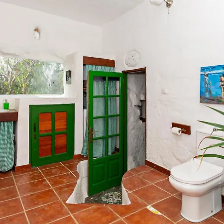 Bohemian Art House - 2br In Yaiza & Garden