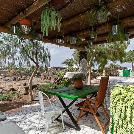 Bohemian Art House - 2br In Yaiza & Garden Holiday home *