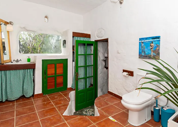 Bohemian Art House - 2br In Yaiza & Garden