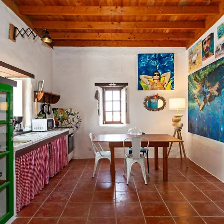 Bohemian Art House - 2br In Yaiza & Garden *