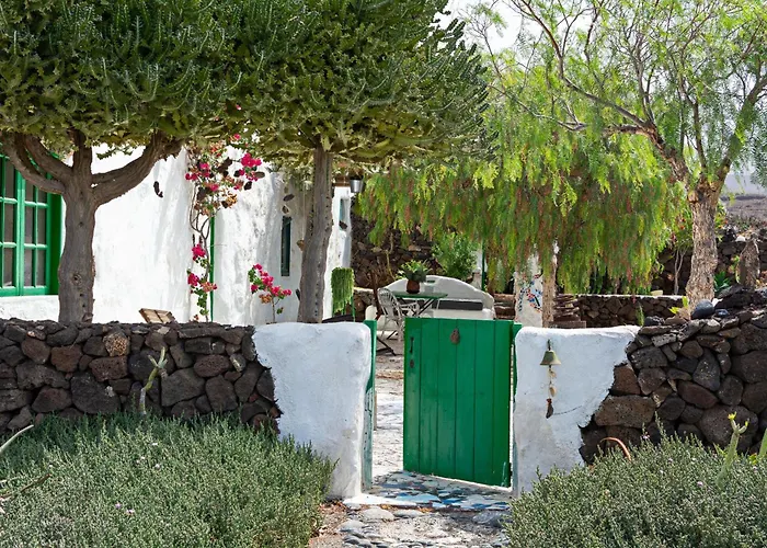 Bohemian Art House - 2br In Yaiza & Garden *