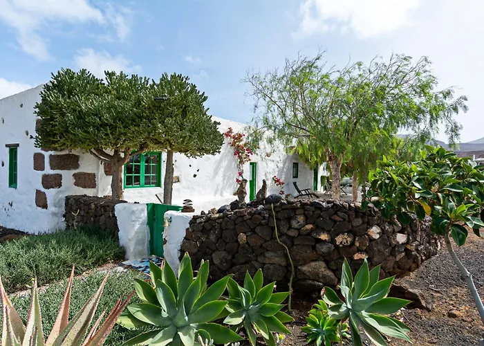 Bohemian Art House - 2br In Yaiza & Garden *