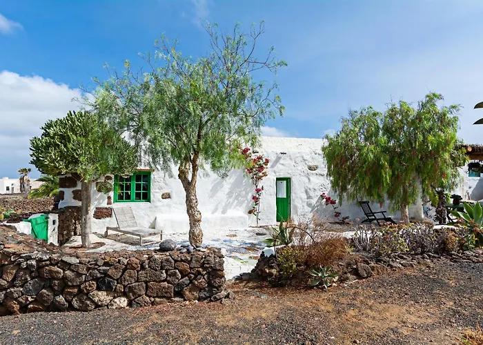 Bohemian Art House - 2br In Yaiza & Garden Dom wakacyjny