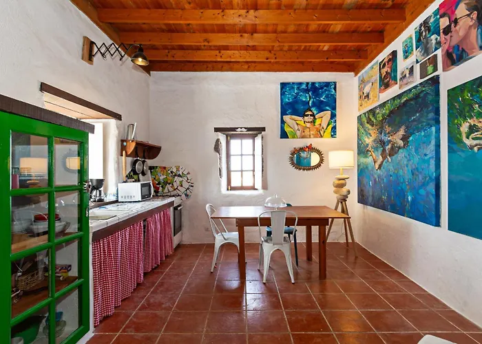 Bohemian Art House - 2br In Yaiza & Garden *